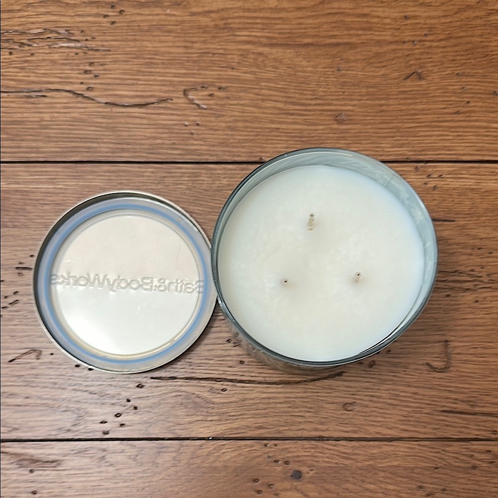 Bath & Body Works Mountain Teakwood 3-wick Candle Jar - Picture 4 of 6
